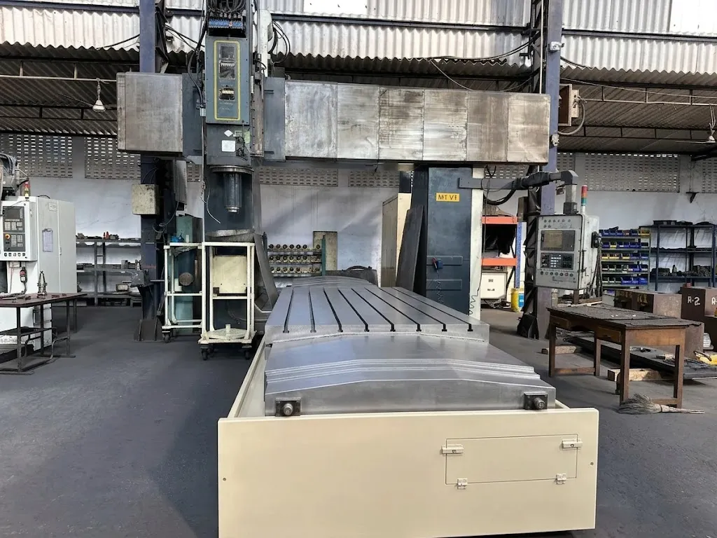 Heavy-Duty Band Saw